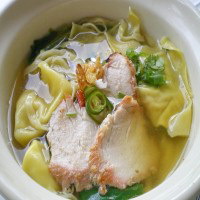 บะหมี่เกี๊ยวน้ำหมูแดง