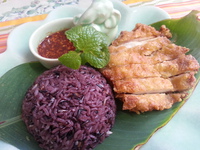 ข้าวเหนียวดำไก่ทอด